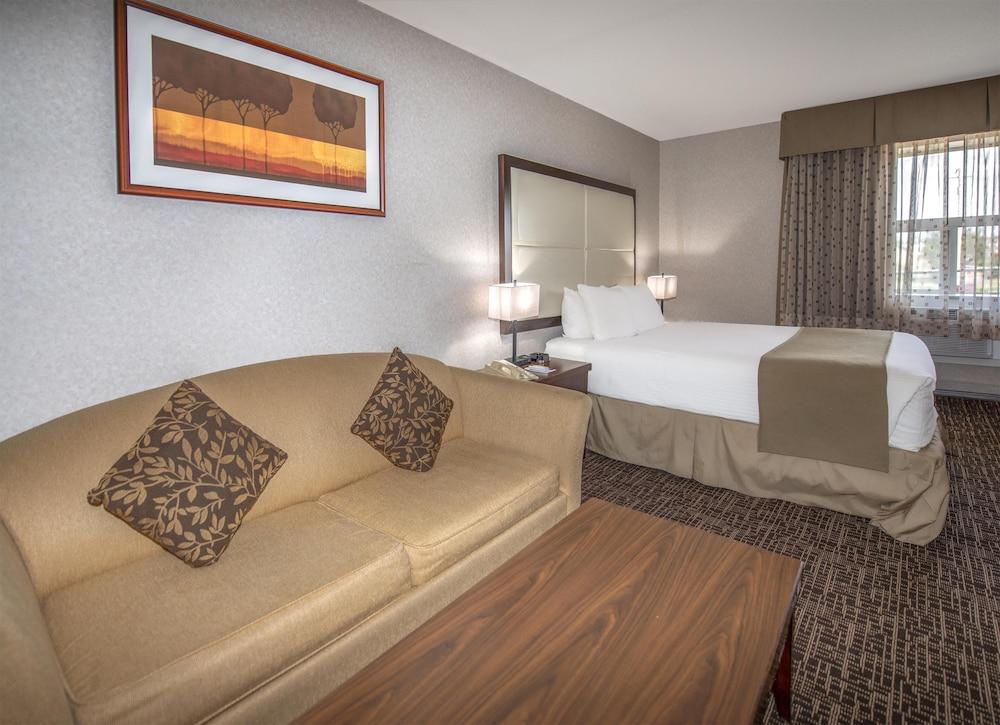 Coast Fort St. John Hotel