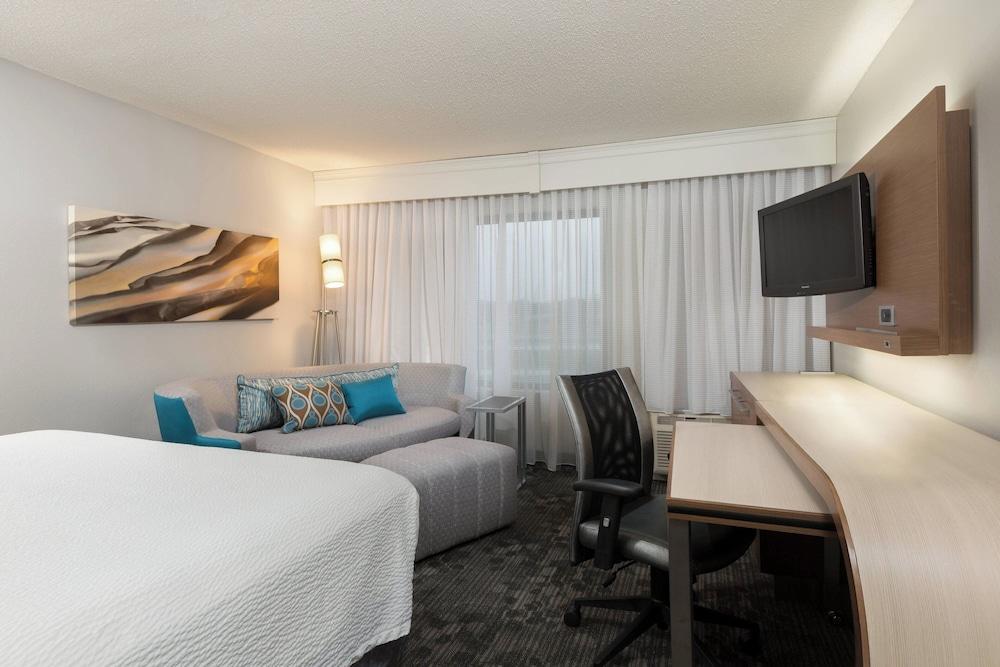 Courtyard by Marriott Dallas Mesquite