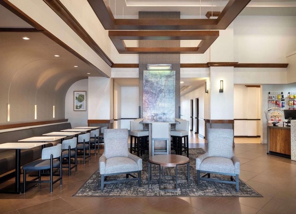 Hyatt Place Lakeland Center