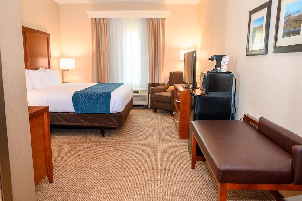 Comfort Inn & Suites Patriots Point