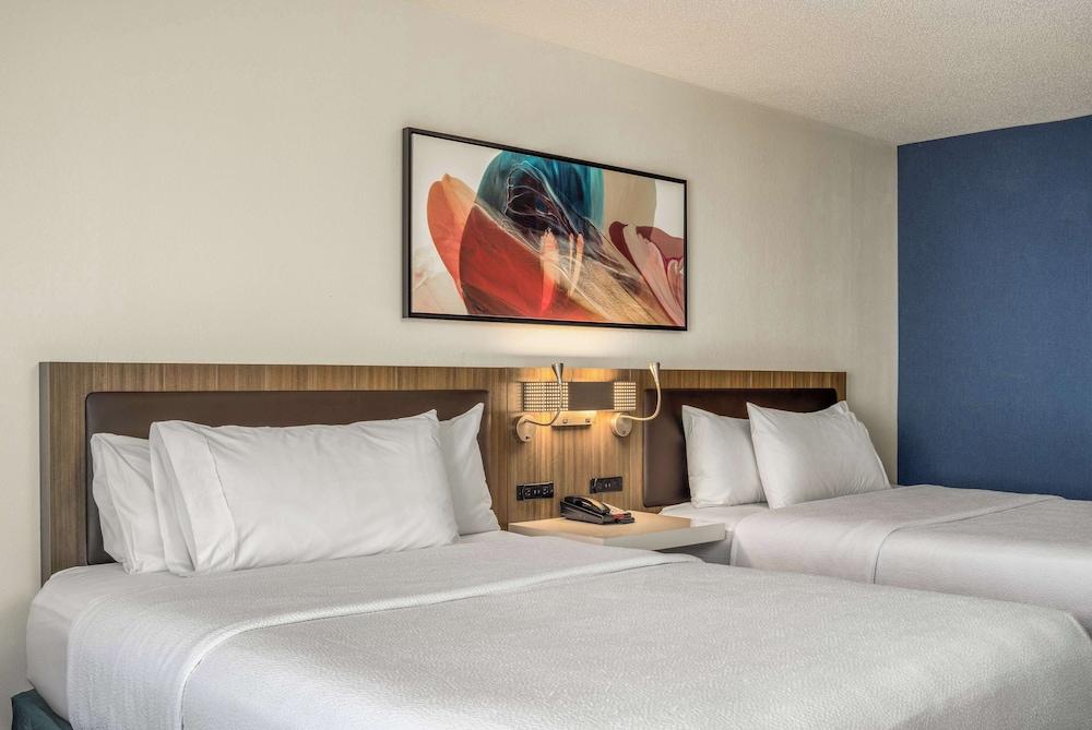 Hilton Garden Inn Chicago / Oak Brook