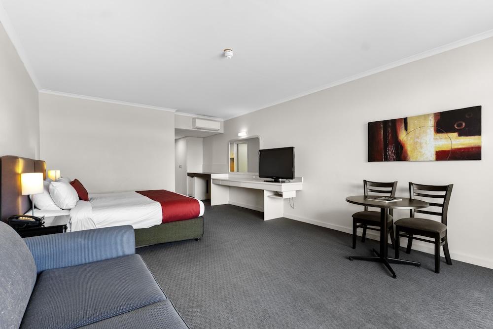 Mantra Meridien Adelaide