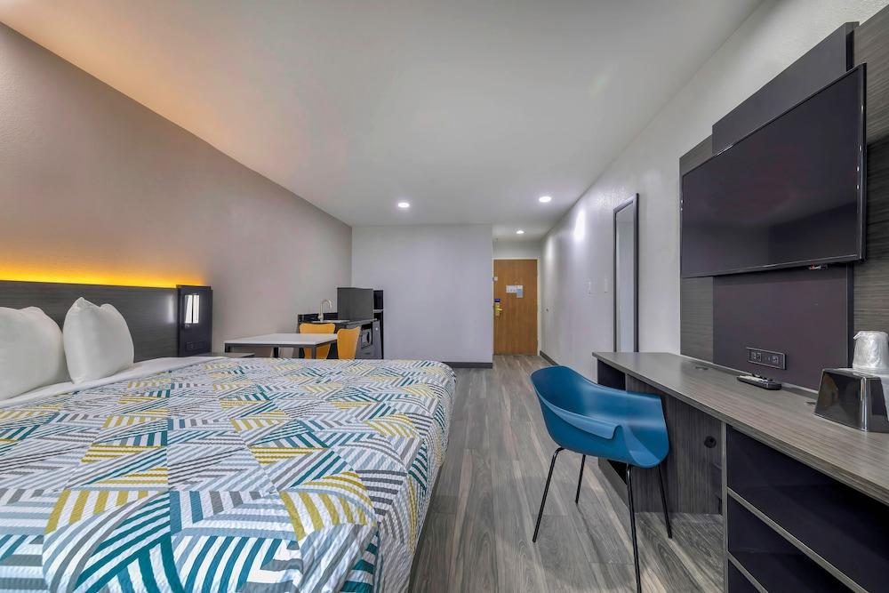 Motel 6 Fort Worth, TX - Burleson