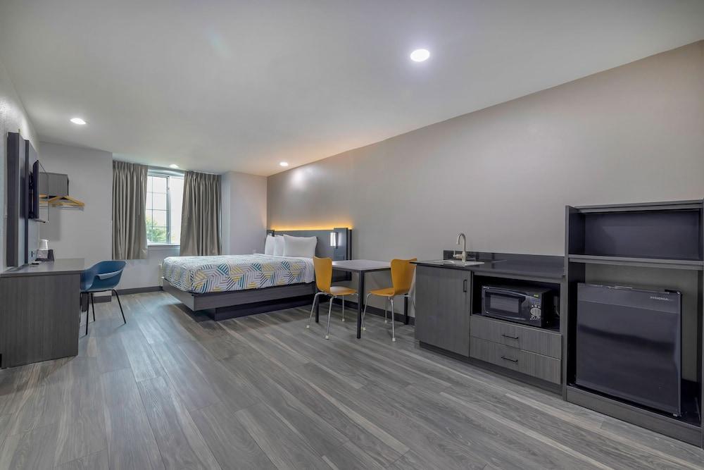 Motel 6 Fort Worth, TX - Burleson