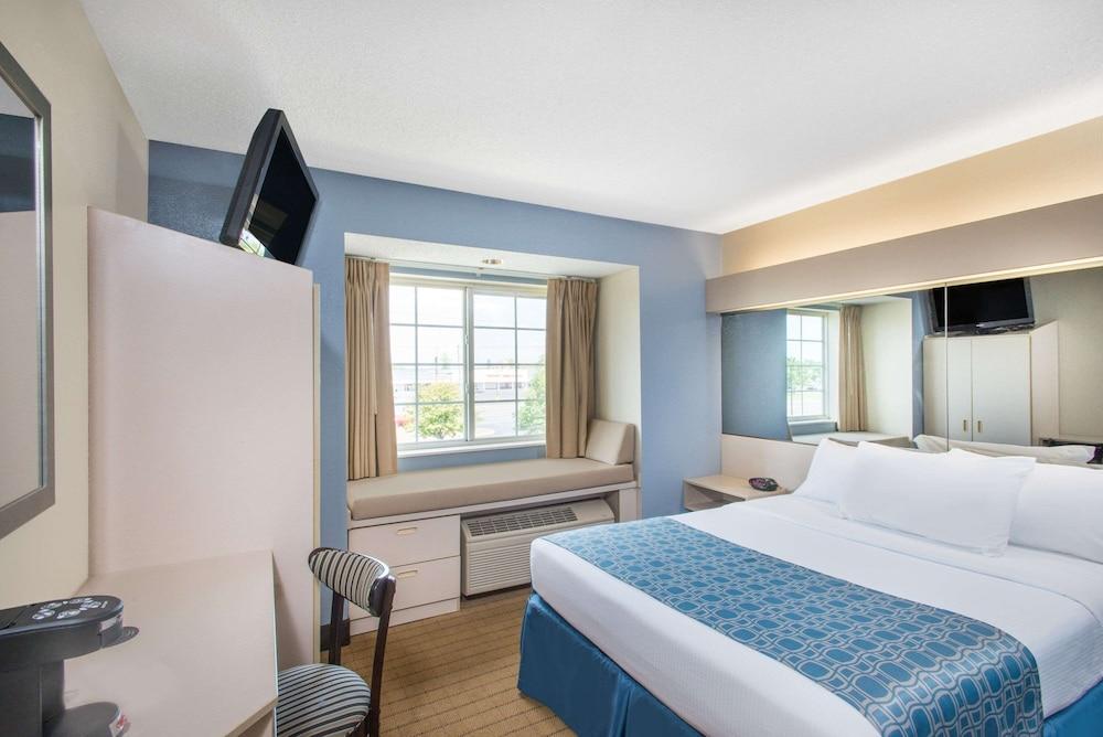 Microtel Inn & Suites by Wyndham Seneca Falls