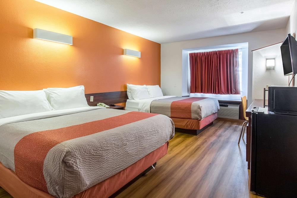 Motel 6 Streetsboro, OH