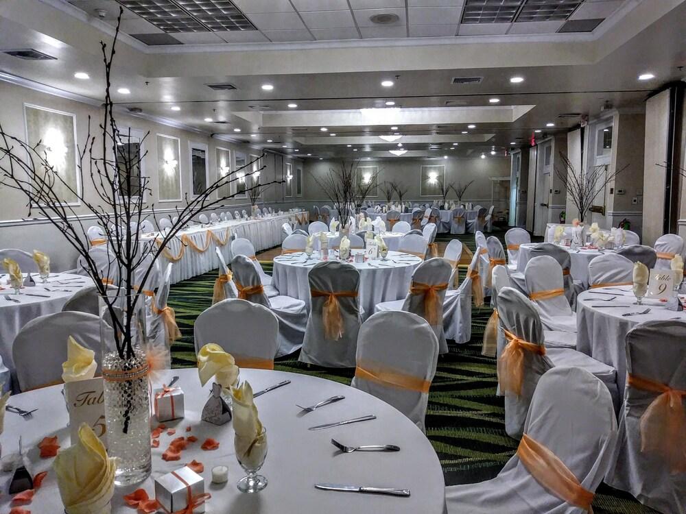 Clarion Hotel & Suites