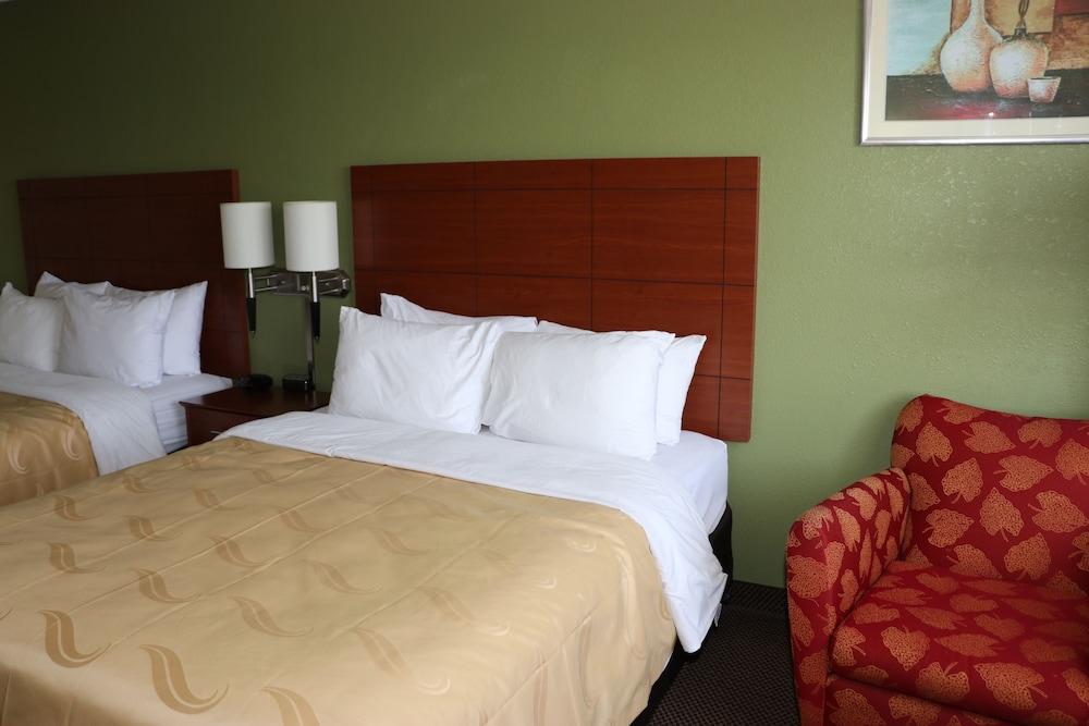 Quality Inn Evansville Eastland Area