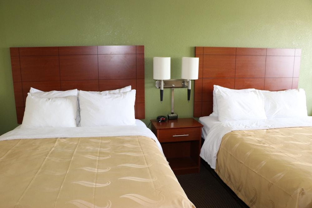 Quality Inn Evansville Eastland Area