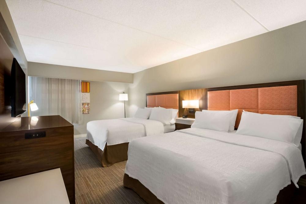 Hampton Inn by Hilton Philadelphia / Willow Grove