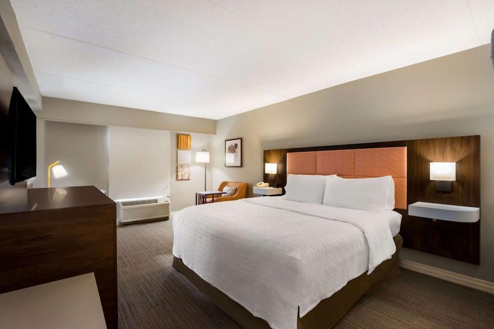 Hampton Inn by Hilton Philadelphia / Willow Grove