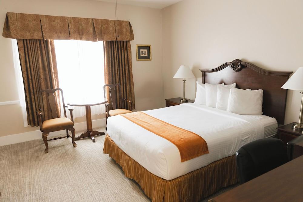 Historic Santa Maria Inn