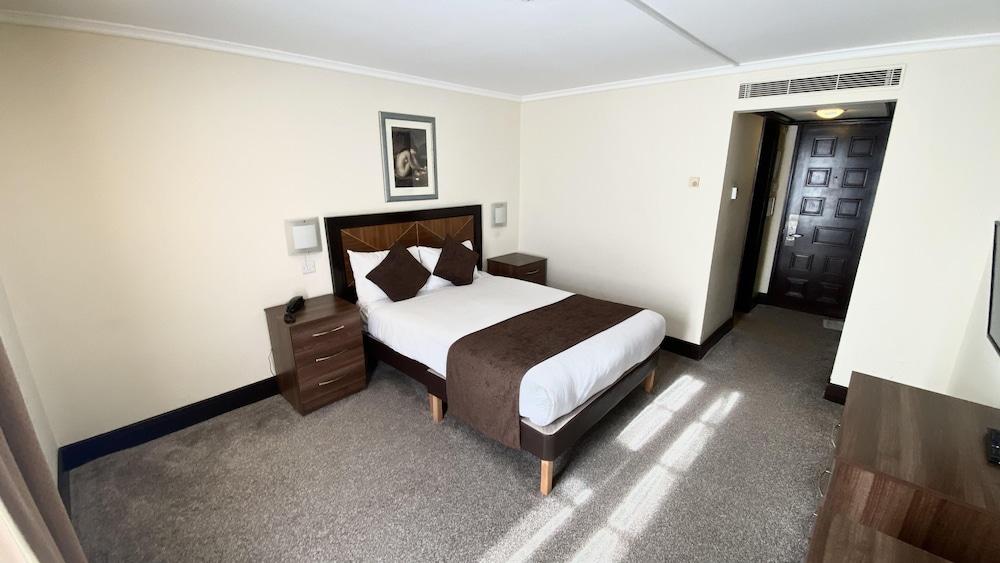 Europa Gatwick Hotel & Spa