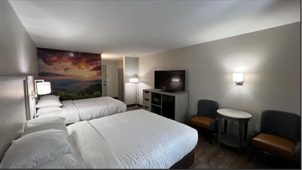 Clarion Pointe Sylva near Cherokee Area