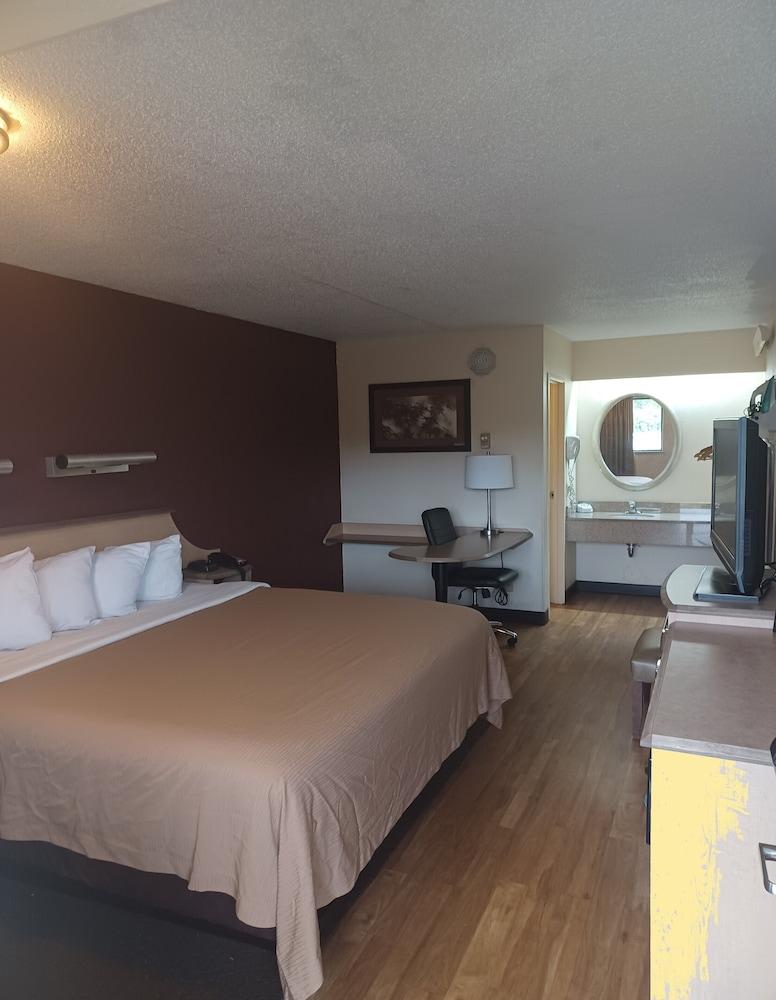 Red Oak Inn Detroit - Southfield