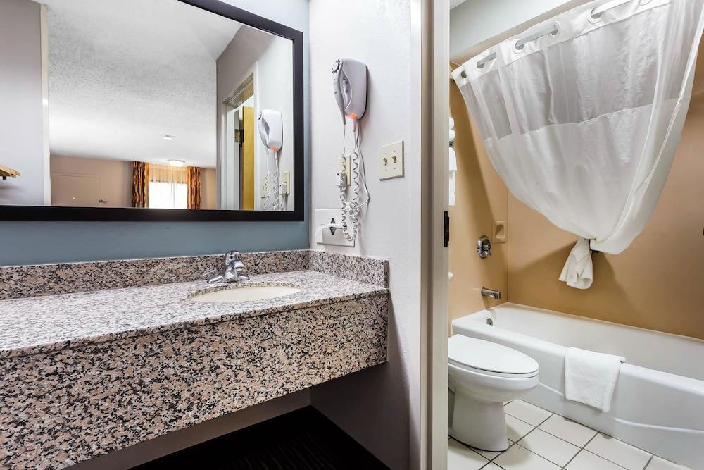 Quality Inn & Suites Mooresville - Lake Norman