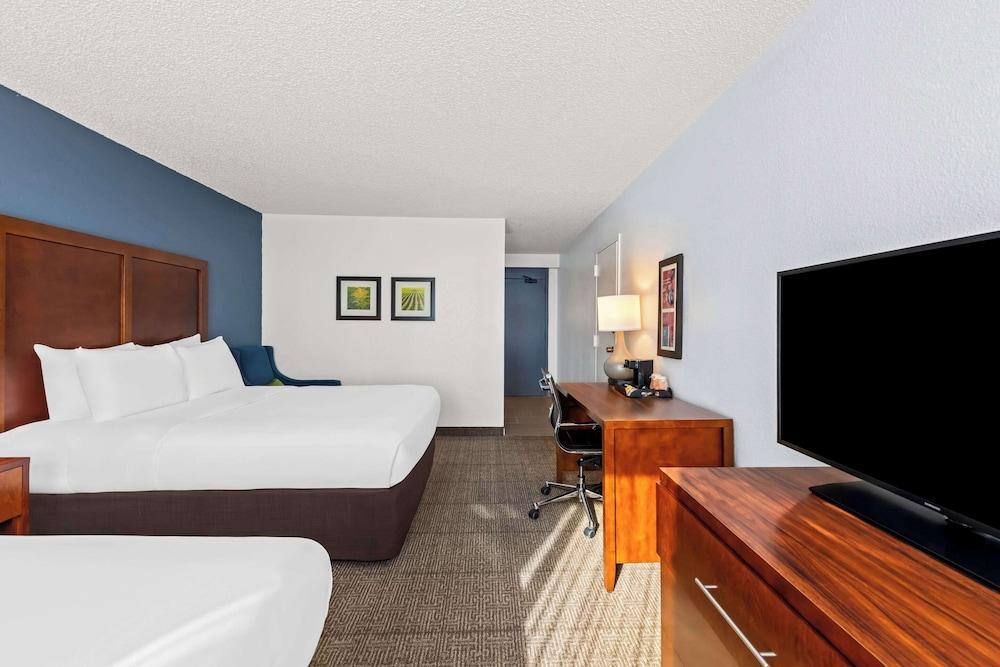Comfort Inn & Suites Omaha Central