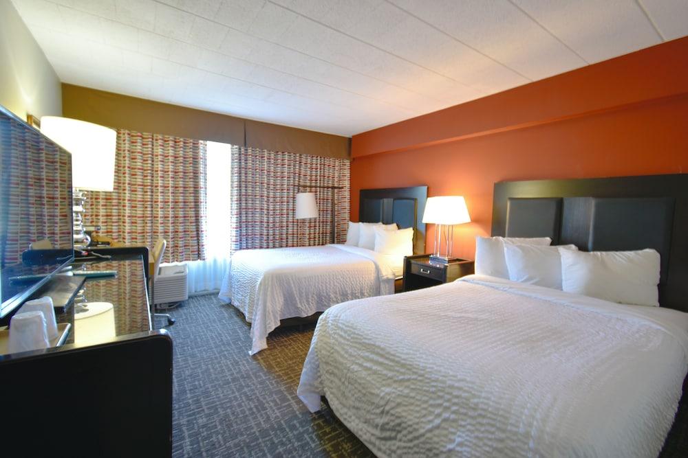 Exton Hotel & Conference Center