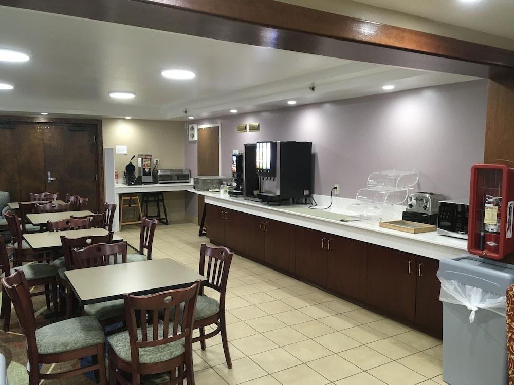 All Seasons Inn & Suites