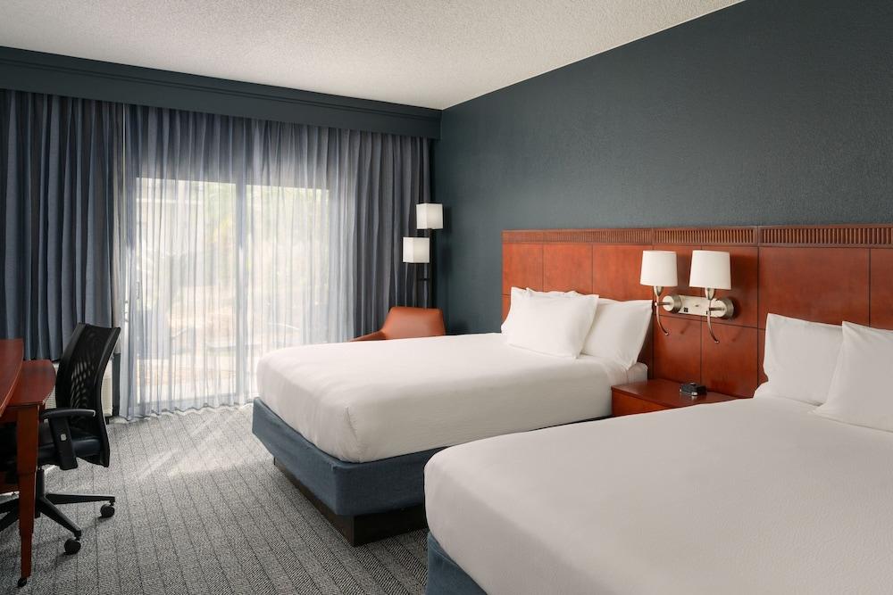 Courtyard Melbourne West