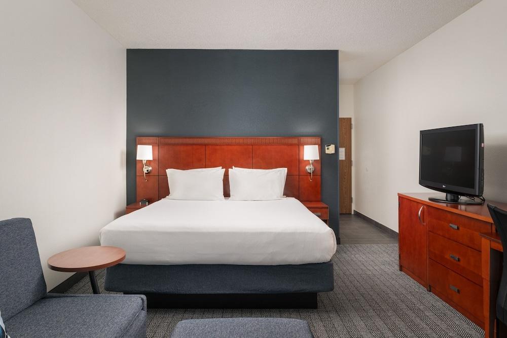 Courtyard Melbourne West