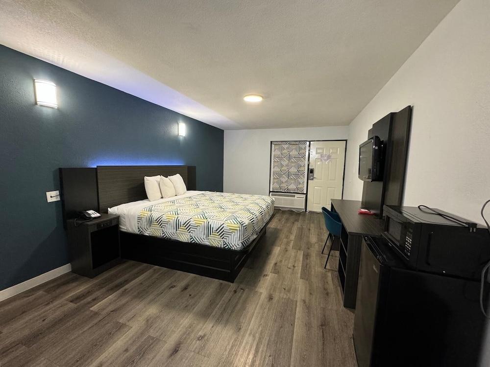 Motel 6 Greenwood, MS