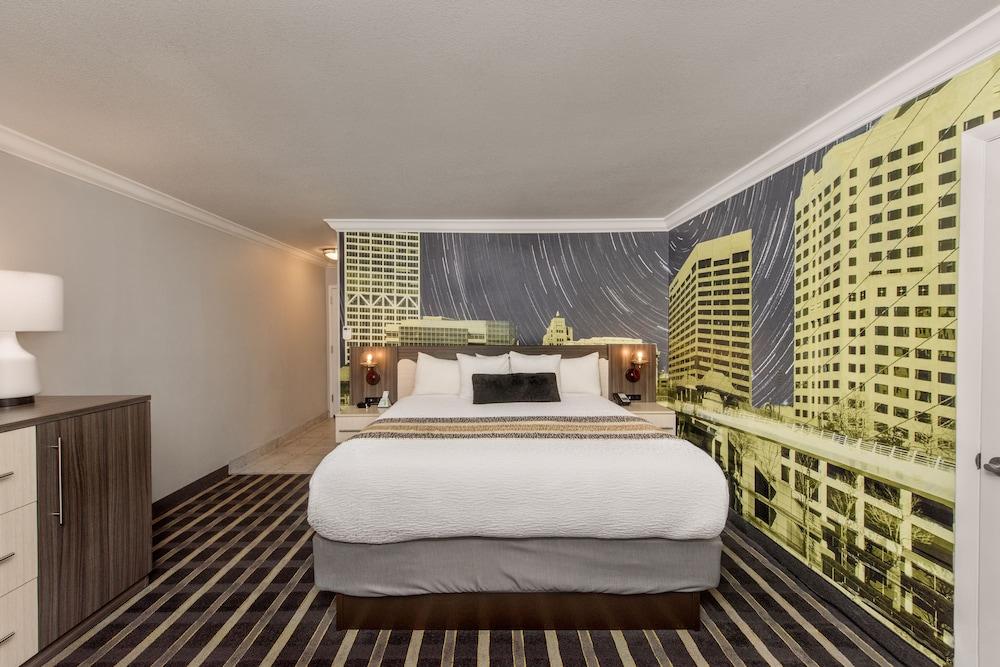 Best Western Plus Milwaukee West