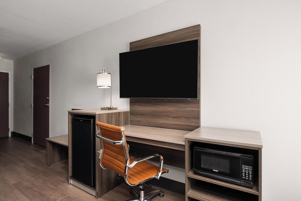 Garner Hotel August West by IHG