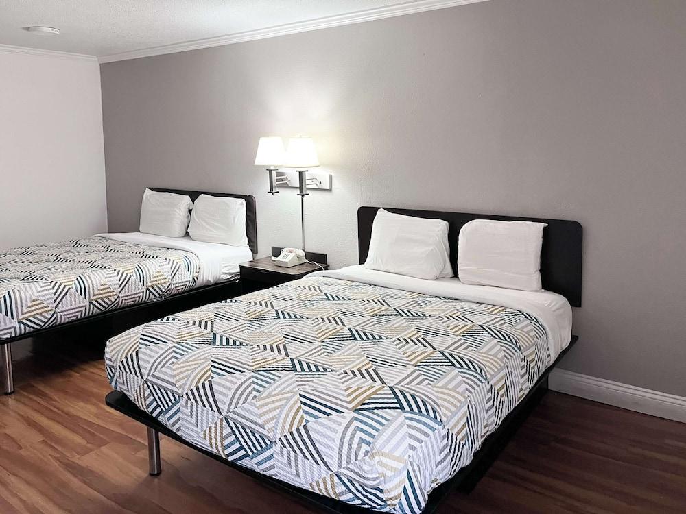 Motel 6 Opelousas, LA