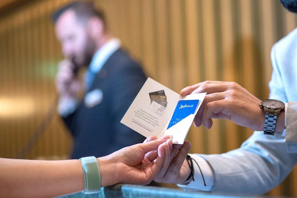 Radisson Blu Hotel, Dubai Deira Creek