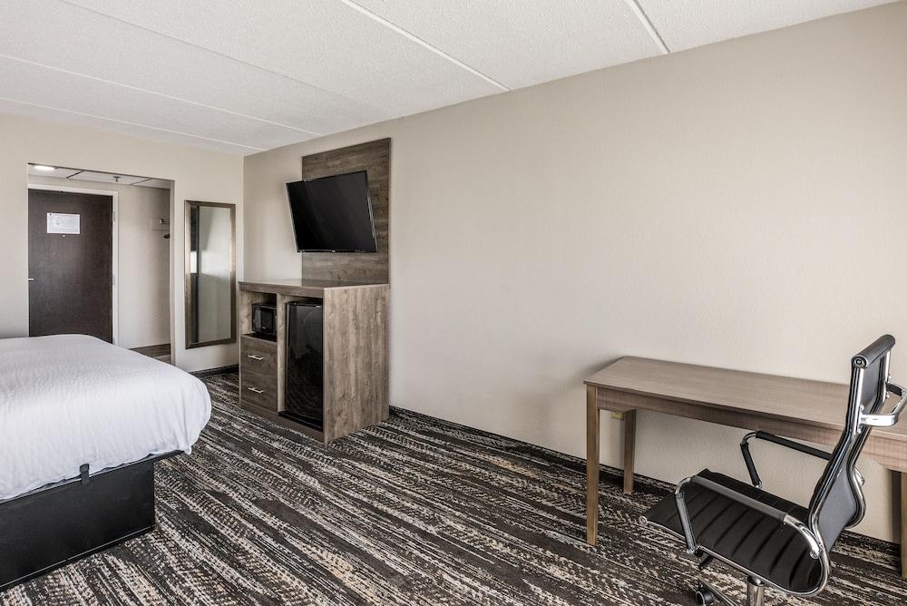 Clarion Pointe Rock Hill Near University