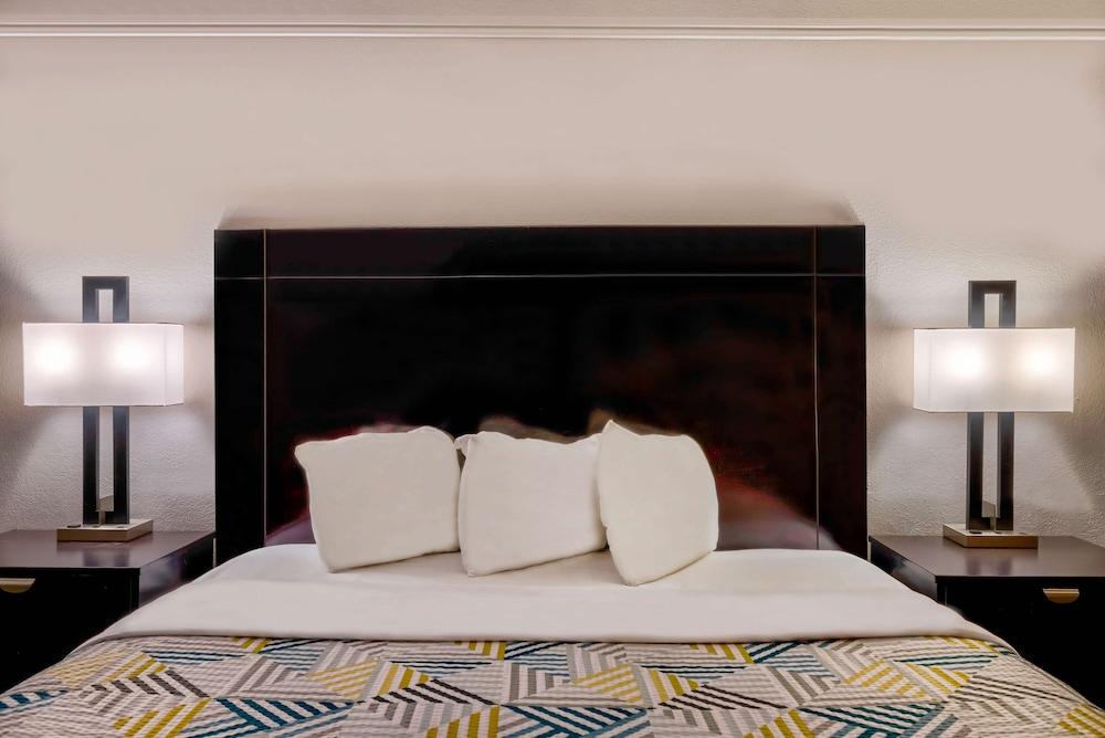 Motel 6 Bartlesville, OK