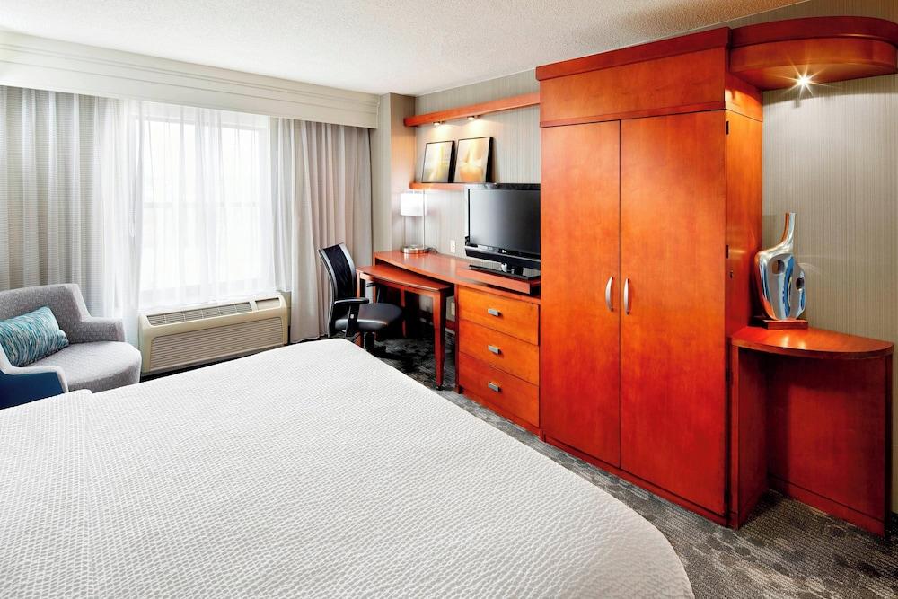 Courtyard by Marriott Hamilton