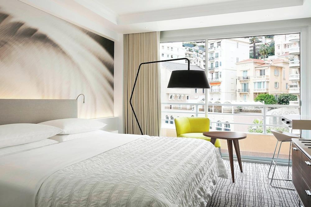 Le Meridien Beach Plaza