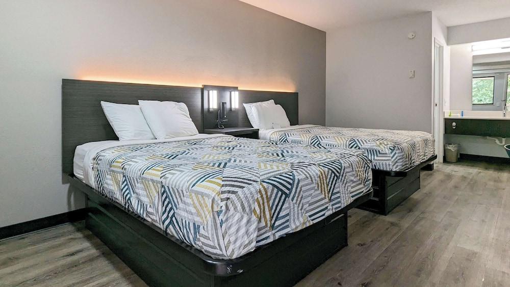 Motel 6 Nashua, NH - South