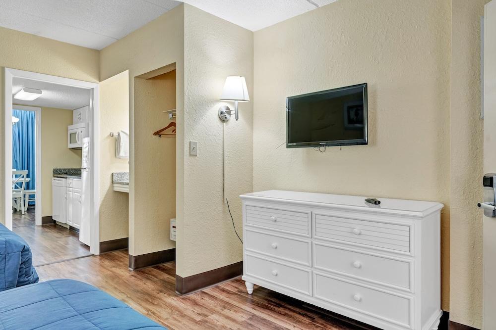 Sand Dunes Resort and Suites