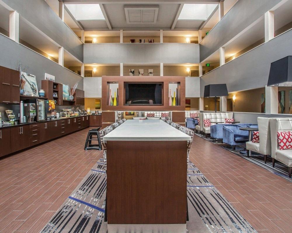 Quality Suites Nashville Airport