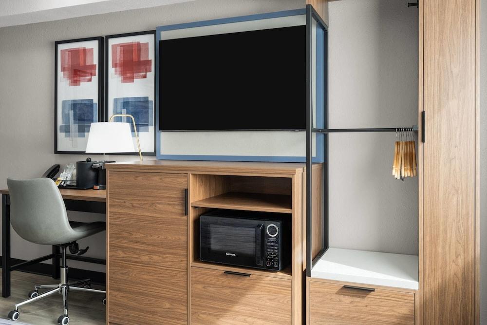 AmericInn by Wyndham Urbana/Champaign University Area