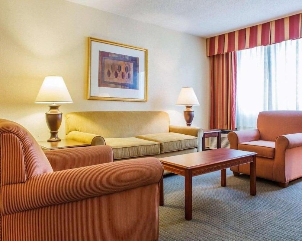 Budgetel Inn & Suites Atlanta