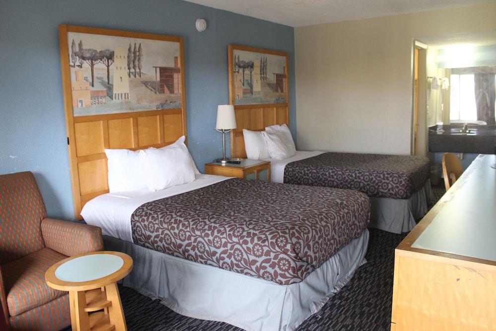 Tampa Inn - Near Busch Gardens