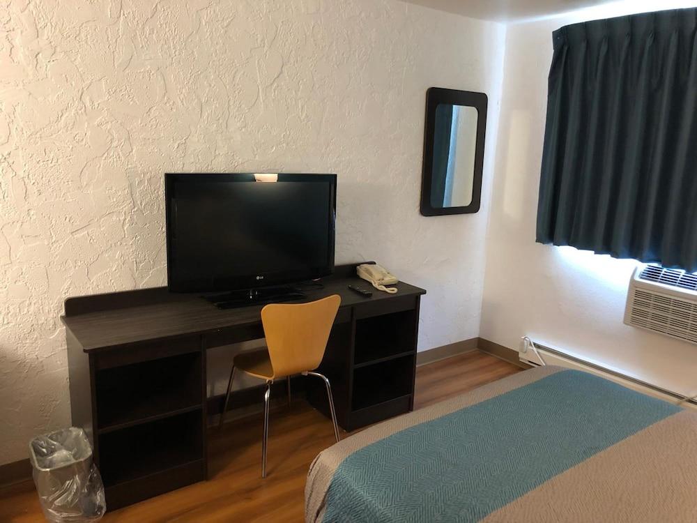 Motel 6 La Crosse, WI