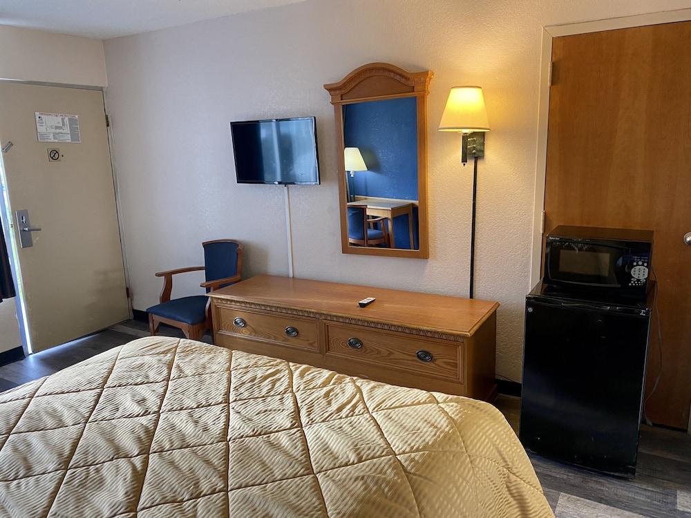 Motel 6 Marianna, FL