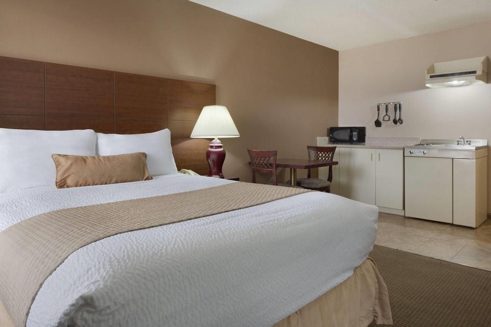 Days Inn by Wyndham Dalhousie