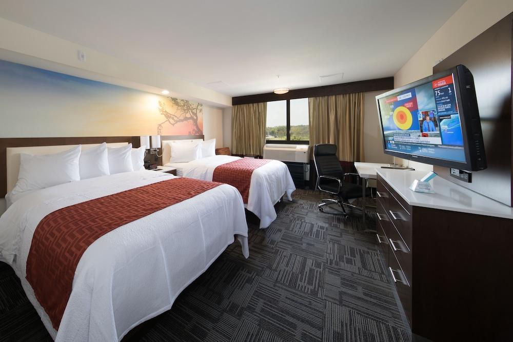 Holiday Inn Milwaukee Brookfield by IHG