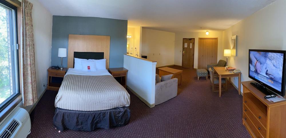 Econo Lodge Inn And Suites