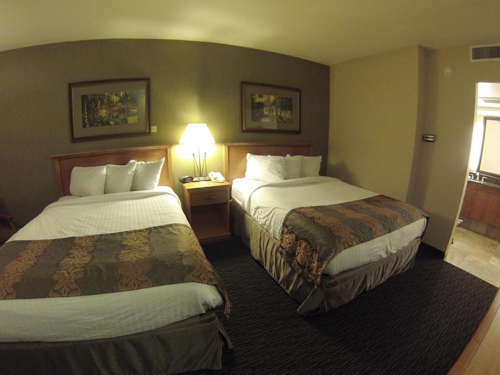 Biltmore Hotel & Suites