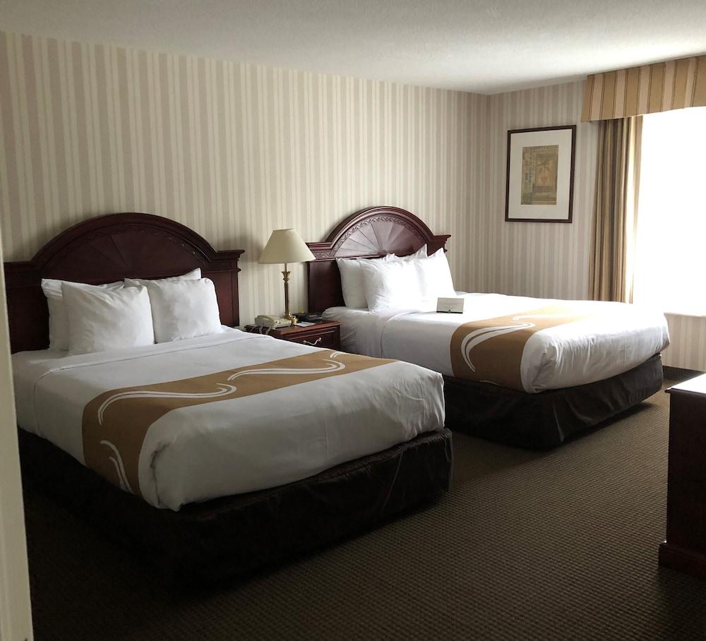 Quality Hotel and Suites Woodstock