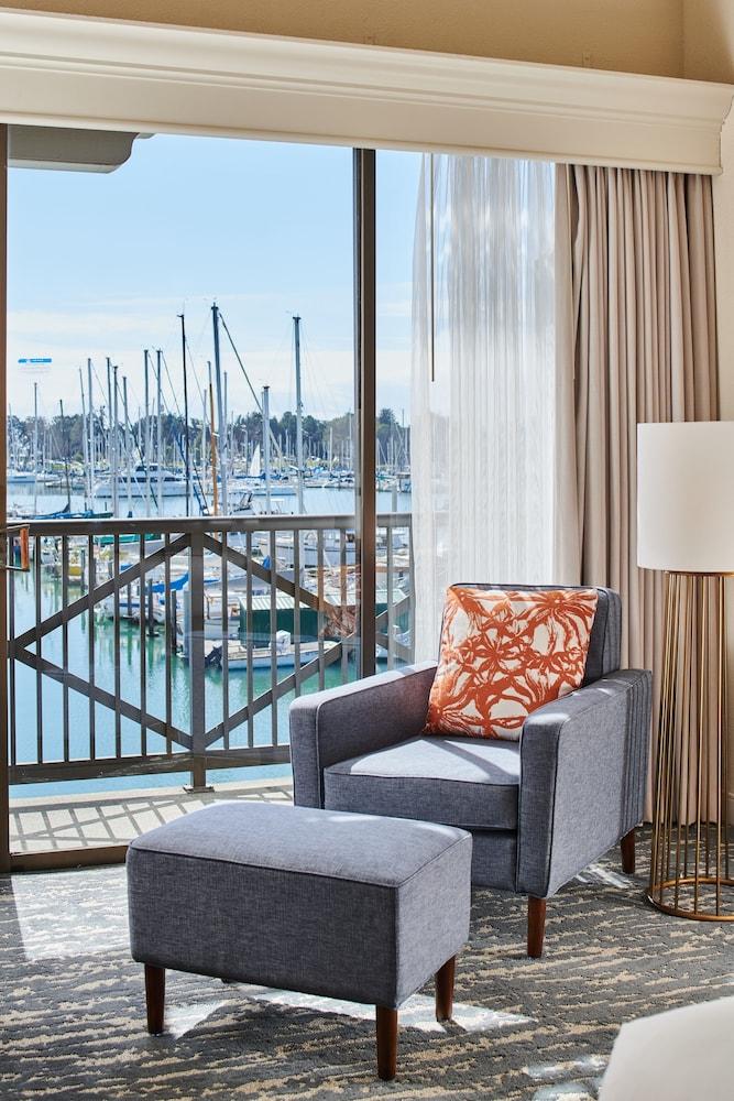 DoubleTree by Hilton Hotel Berkeley Marina