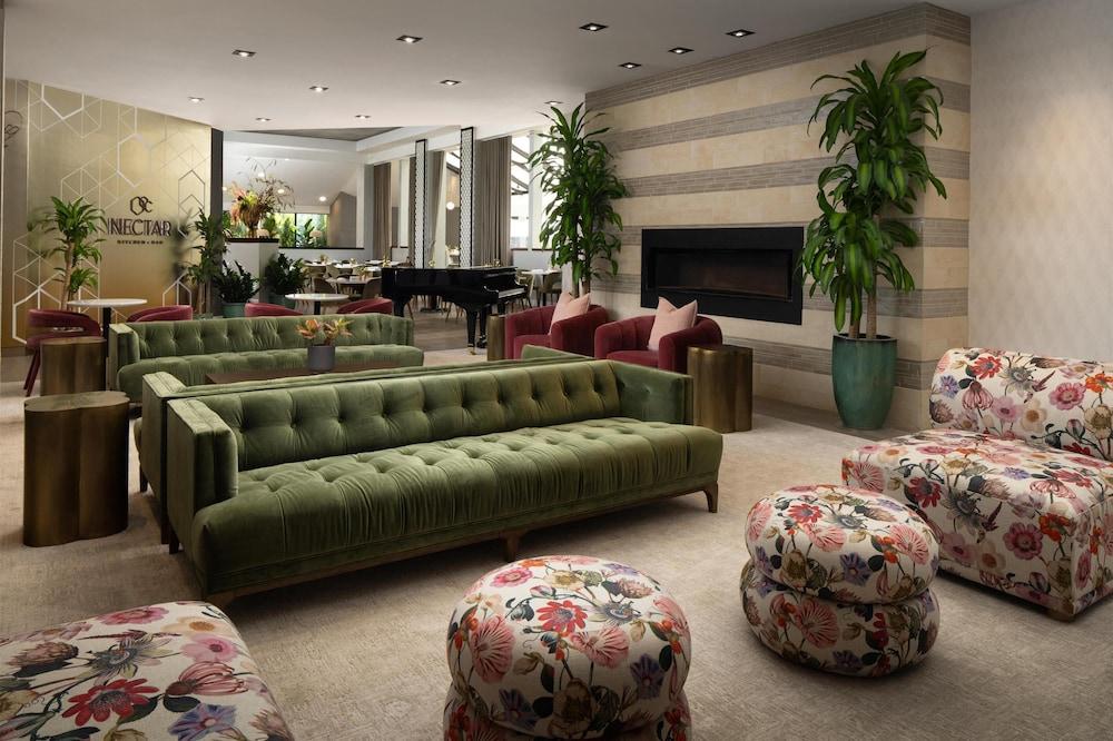 DoubleTree by Hilton Fairfield Hotel & Suites