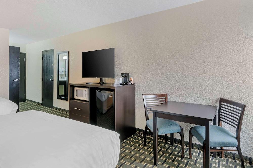 Clarion Pointe Jasper